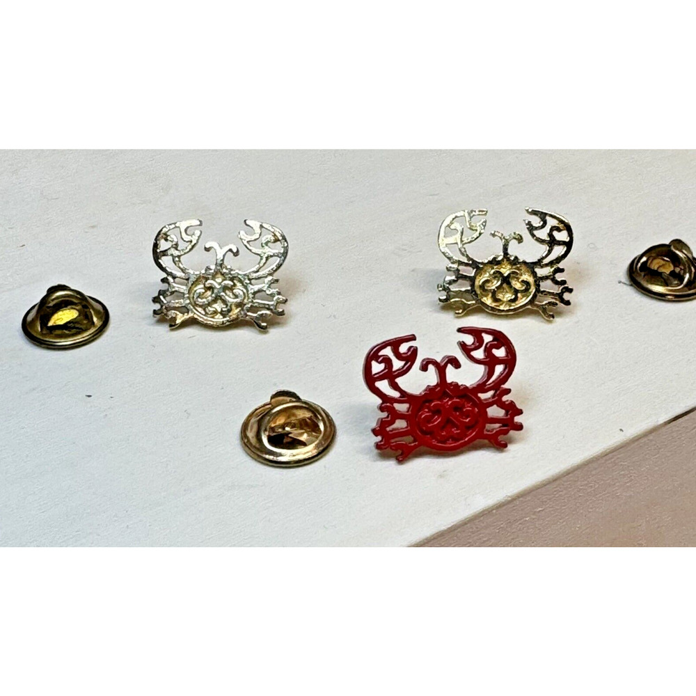 LOT OF 3 ADORABLE SMALL CRAB‎ DESIGN RED GOLD TONE METAL HAT LAPEL PINS SEA LIFE - Picture 3 of 4
